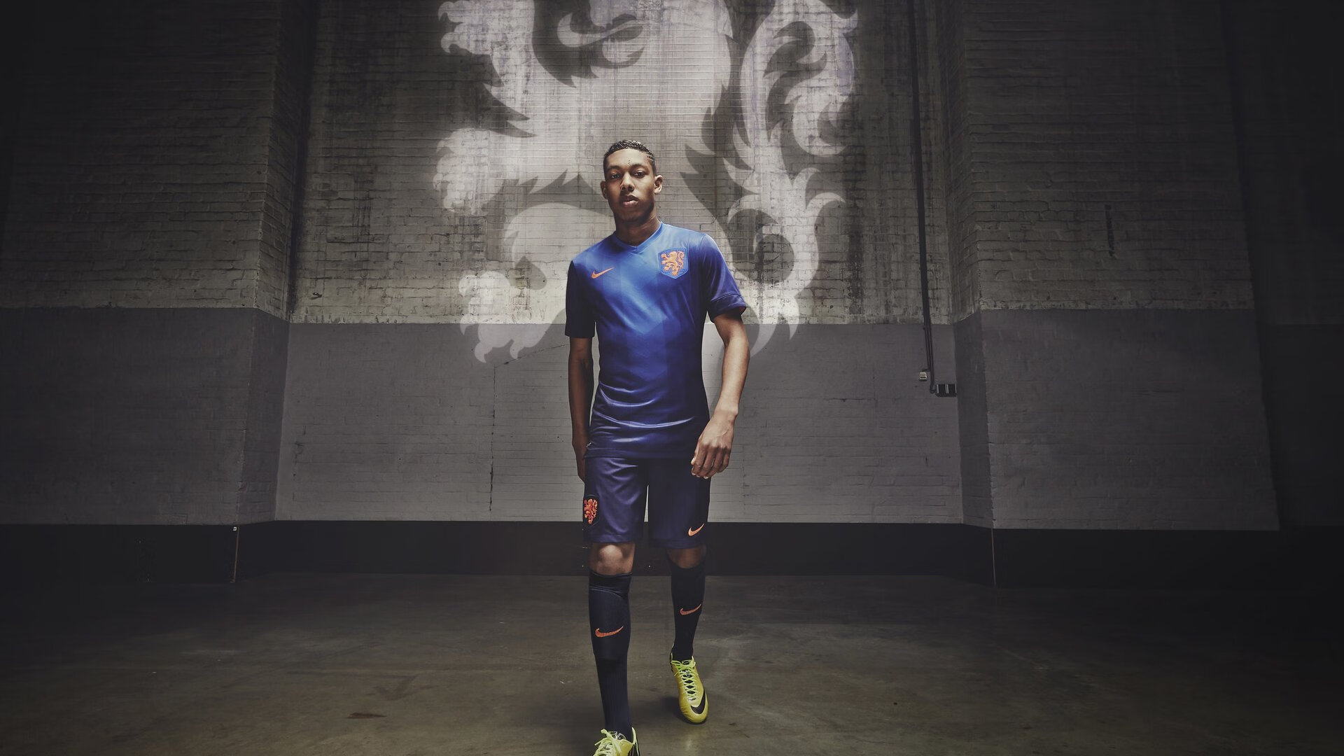 德甲推崇战术创新，精彩比赛不断，亮点纷呈，德甲榜首大战